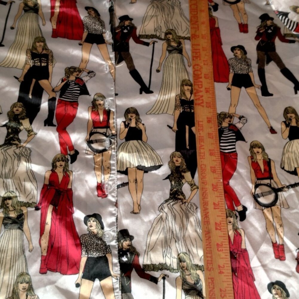Taylor Swift Pajama Top Shirt Women Large Satin Long Sleeve Red Era Swiftie - Picture 8 of 16